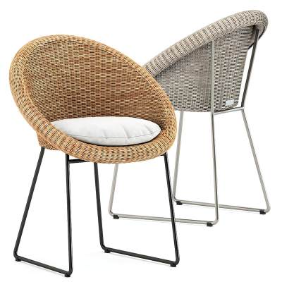 JANUS ET CIE 的 GIGI II 扶手椅